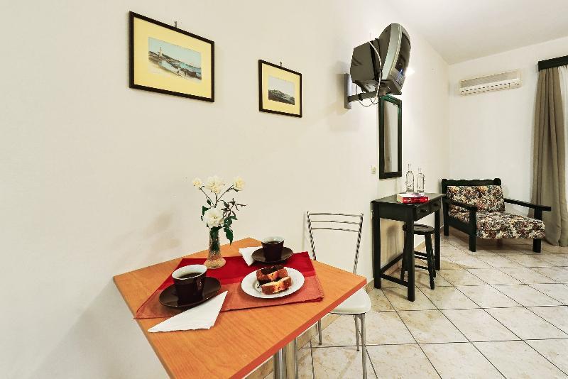 Remezzo Studios & Apartments Amoudi Buitenkant foto